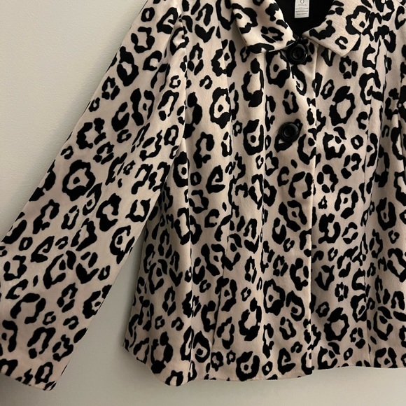 Chico’s Faux Fur Animal Print Swing Jacket Size 0 - Picture 6 of 7